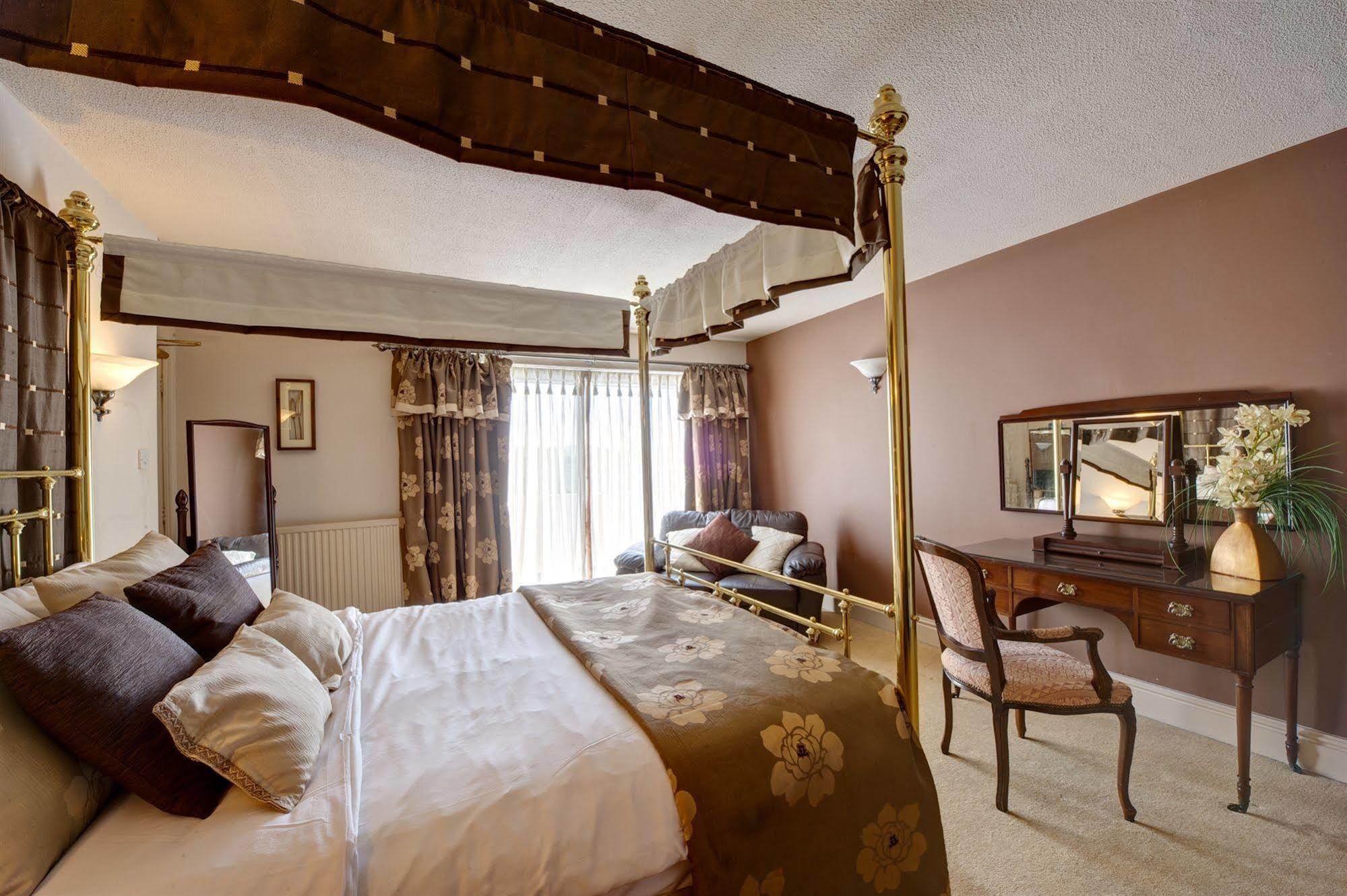 Clough Manor Hotell Denshaw Exteriör bild