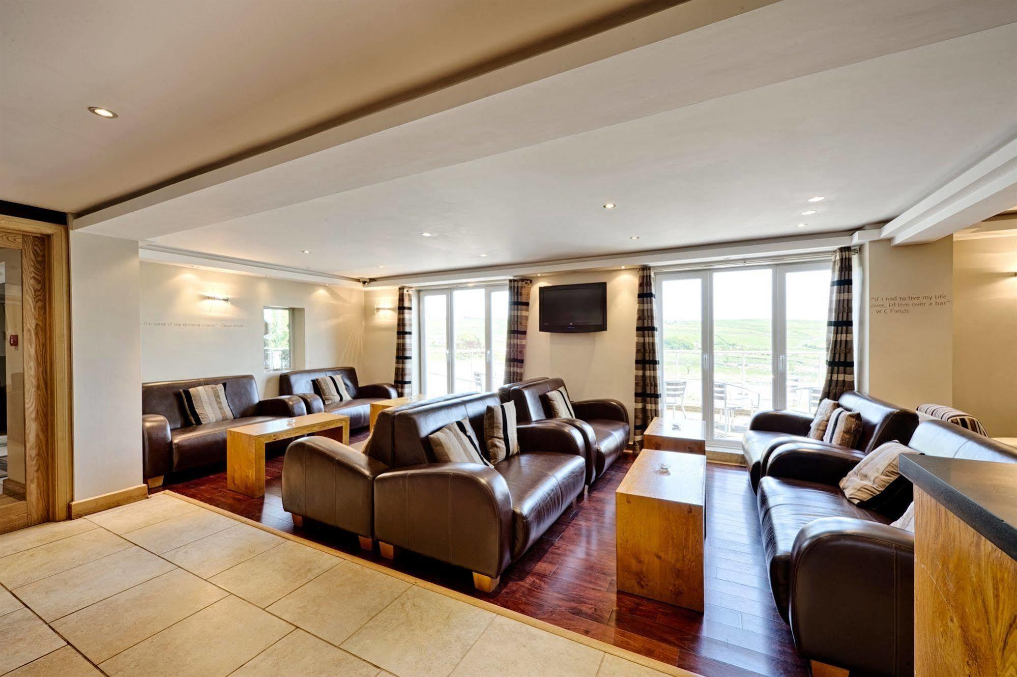 Clough Manor Hotell Denshaw Exteriör bild